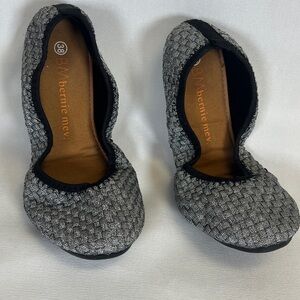 Bernie Mev Curlies Woven Slip-On Travel Ballet Flats Silver/Grey Size 38 NIB